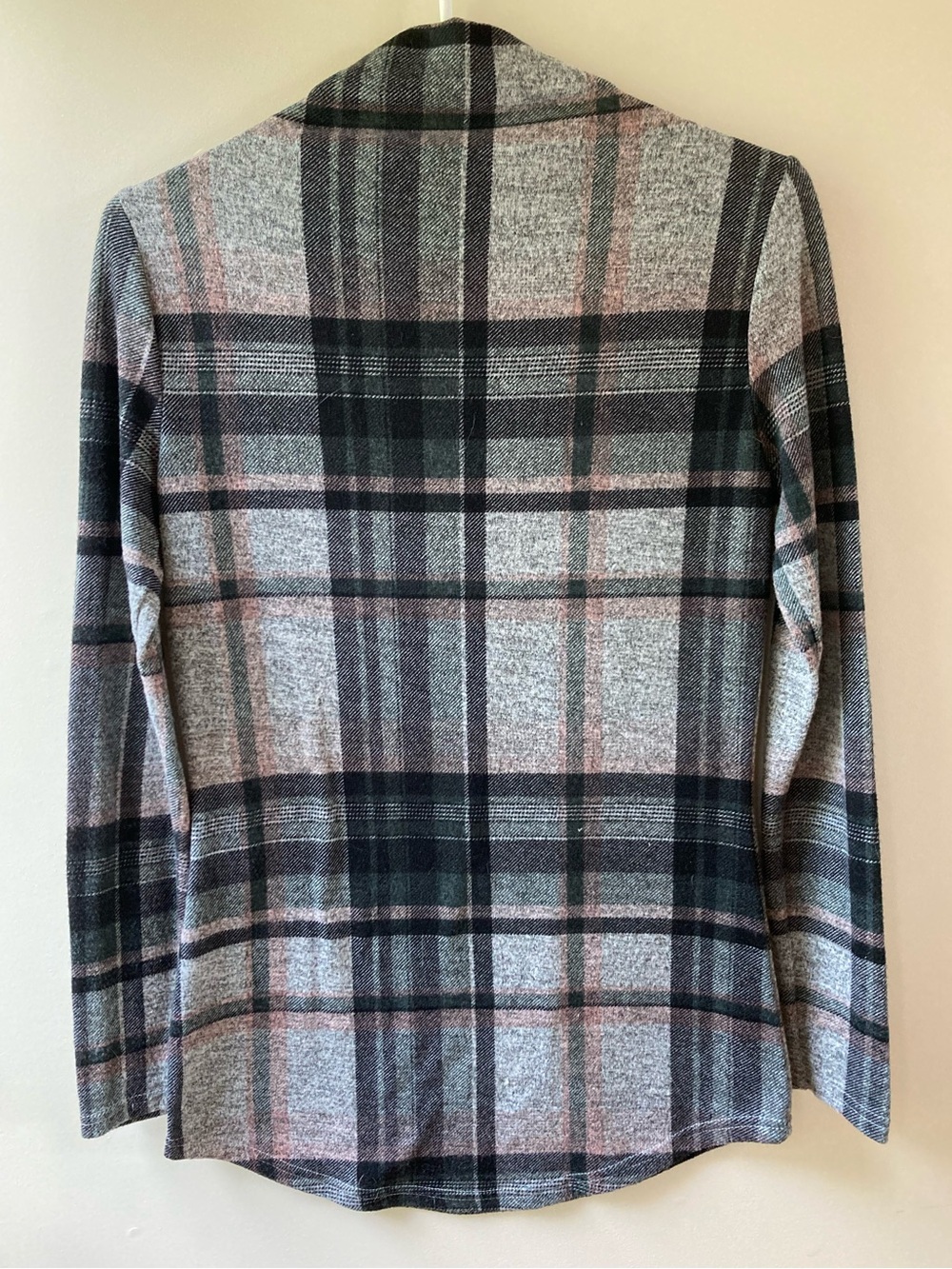 Le Chateau Gray Plaid Women's Long Sleeve Top - Picture 2 of 4